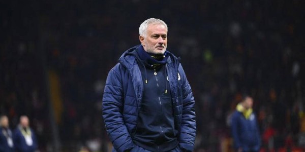 穆里尼奥转投本菲卡？签下两年合同备受关注