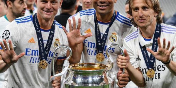 皇马史上最佳中场组合告别！西媒盛赞：无法复制的铁三角