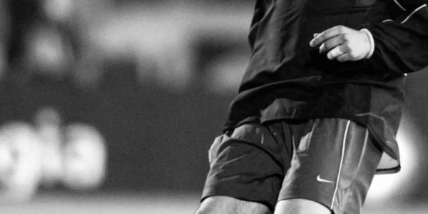 突发心脏骤停，足球传奇确认去世