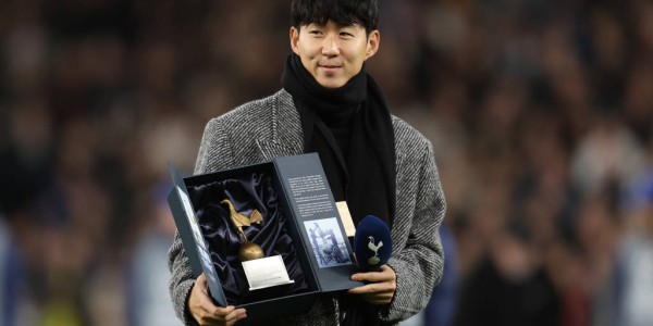 高清：孙兴慜重返热刺告别球迷 这十年太美妙