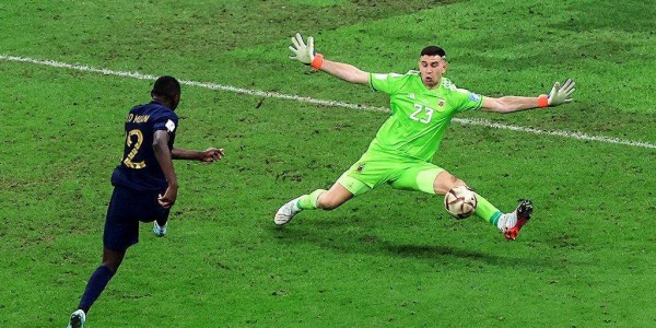 巴萨目标大马丁，特尔斯特或或离队，法甲新星考虑加盟